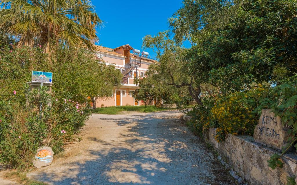 Kavos Psarou Studios & Apartments photo 4