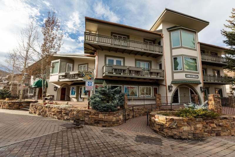 Condo with Vaulted Ceiling & Spectacular Mountain Views photo 1