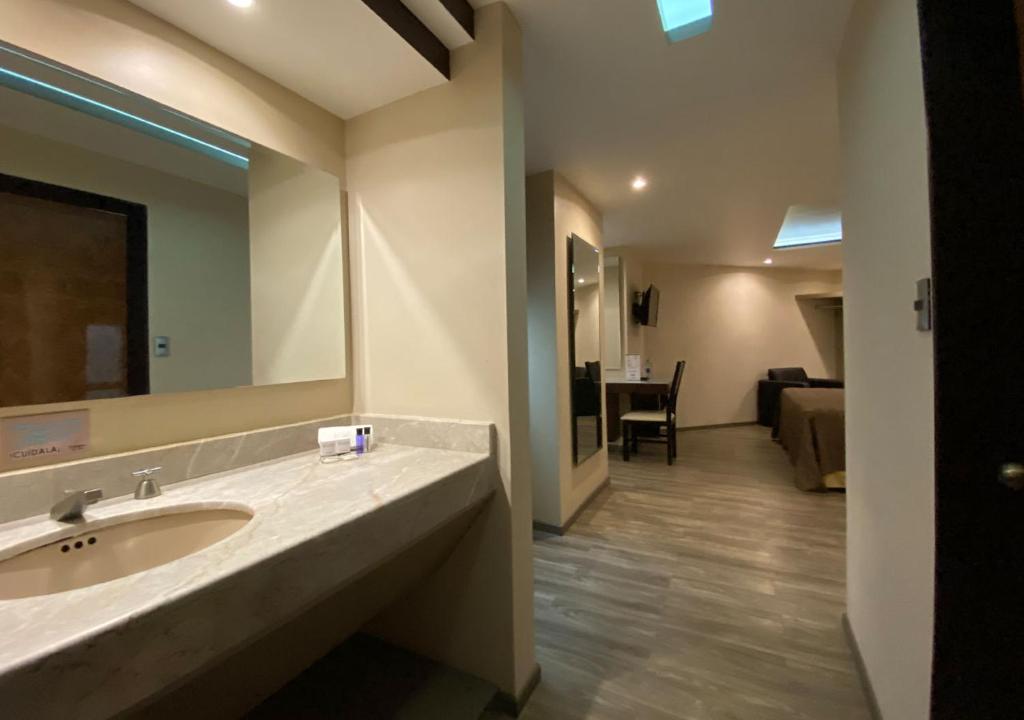 Двухместный (Улучшенный номер с кроватью размера «king-size»), Hotel Cartagena