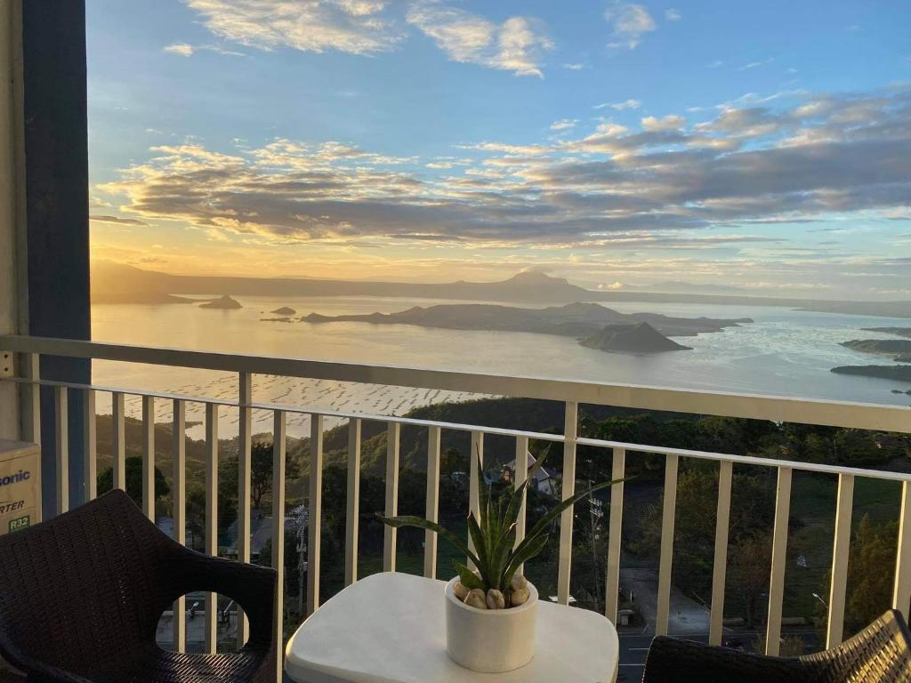 Taal View Condo by Liza photo 4
