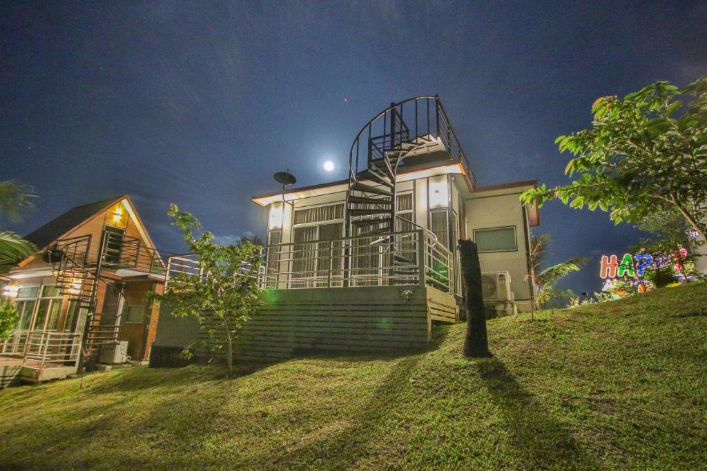 Happy Mountain Airport Resort photo 1