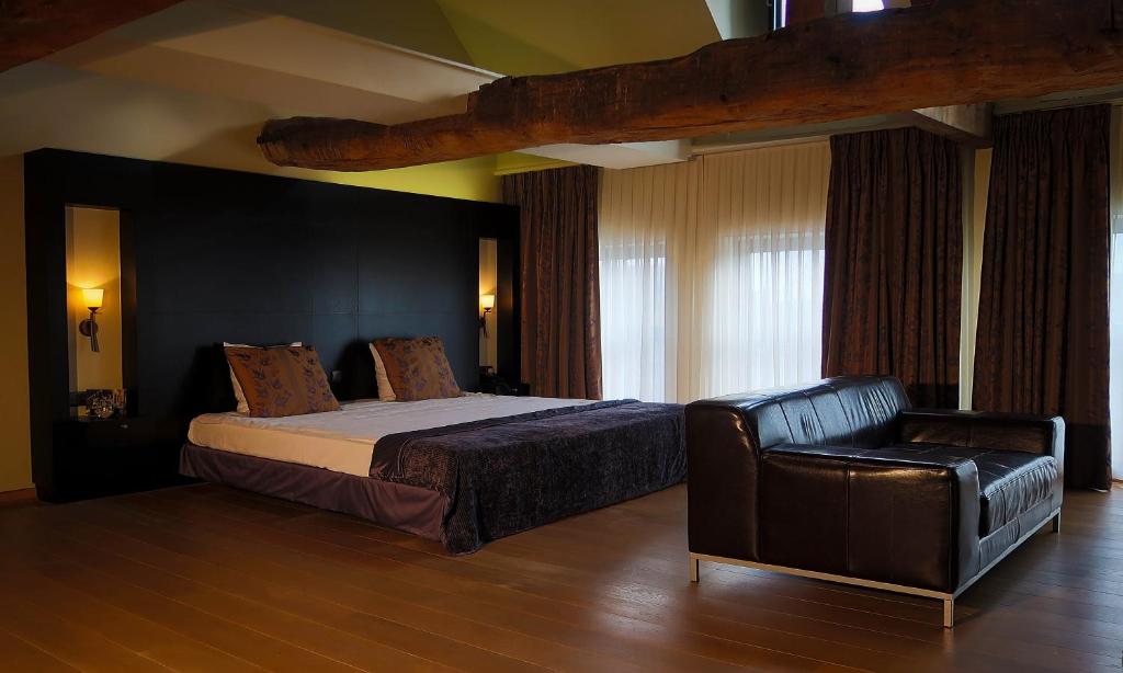 Hotel Van Eyck photo 1