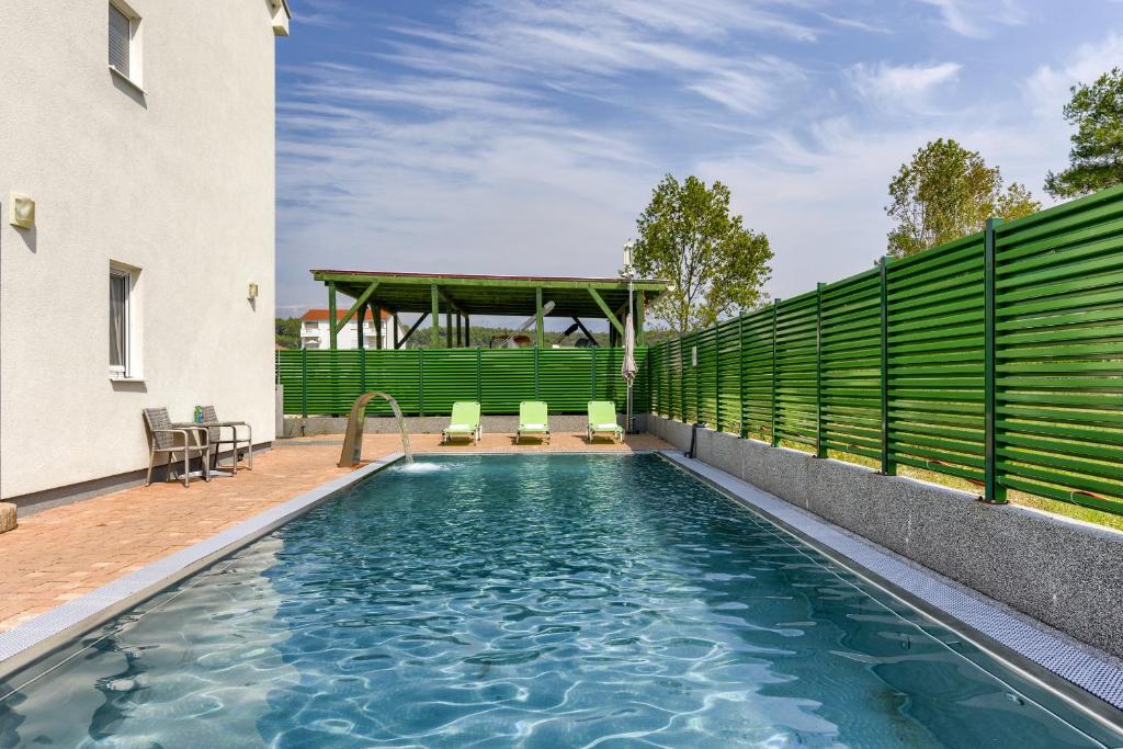 Batimat Apartments photo 1