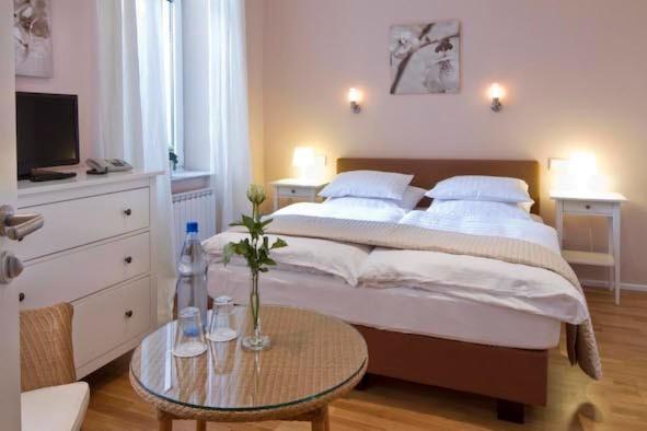 Двухместный (Стандартный двухместный номер с 1 кроватью), Buchholz Downtown Hotel