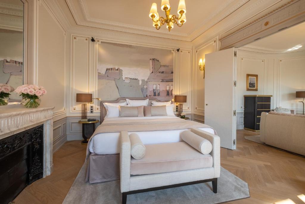 Сьюит (Улучшенный люкс), Hôtel Champs Élysées Plaza