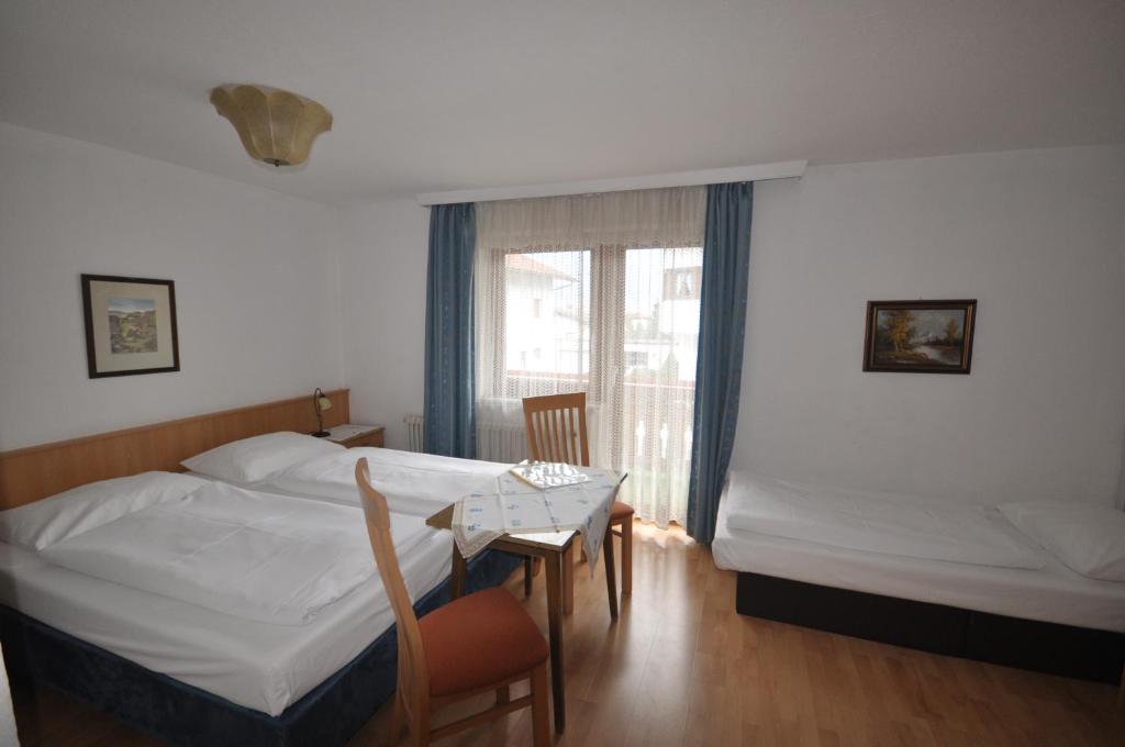 Gästehaus Pension Edelweiss Room Type - Triple Room