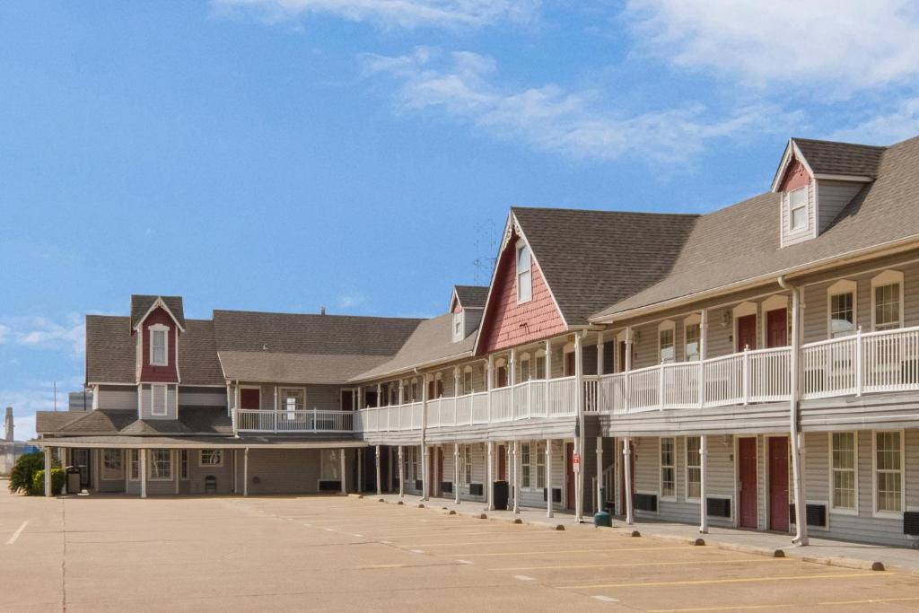 Red Roof Inn Waco photo 2