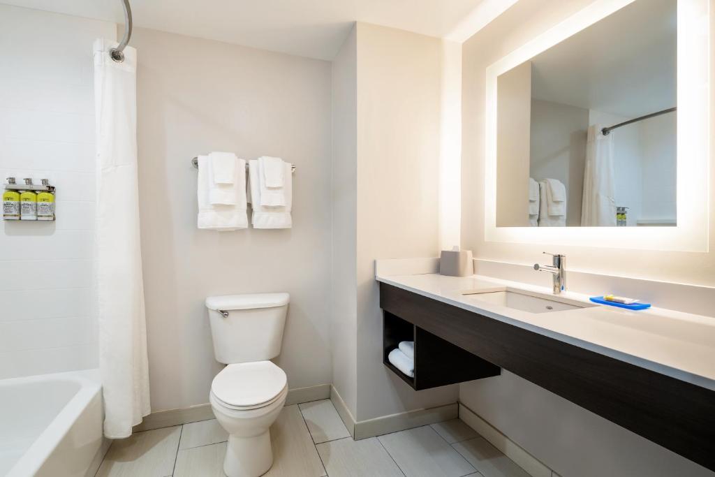 Holiday Inn Express & Suites Florence, an IHG Hotel photo 3