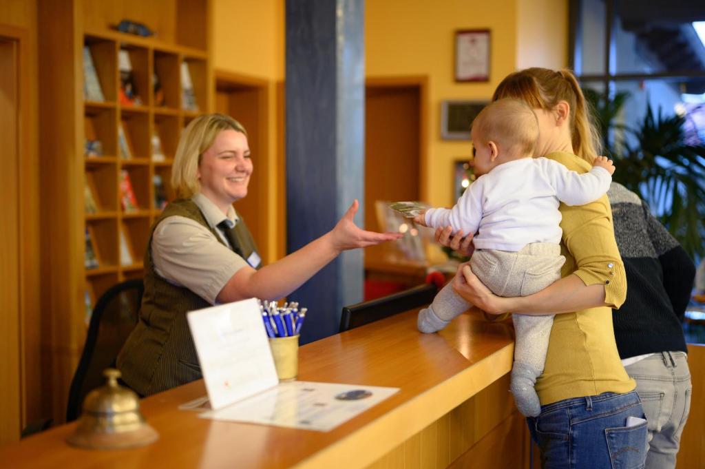 Familien Wellness Hotel Seeklause mit großem Abenteuerspielplatz "Piraten-Insel-Usedom" Kinder immer All-Inklusive & Getränke ganztags inklusive photo 1