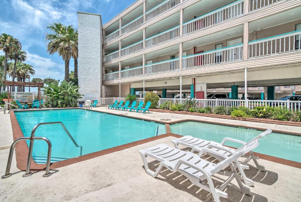 Updated Front Beach Condo with Resort Amenities! photo 2
