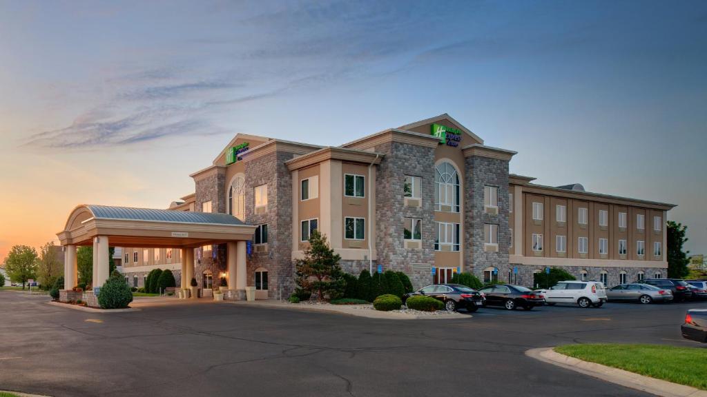 Holiday Inn Express Hotel & Suites Saginaw, an IHG Hotel image