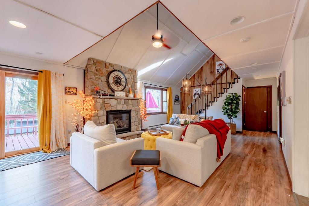 Luxurious house with largest hot tub & perfect retreat! photo 1