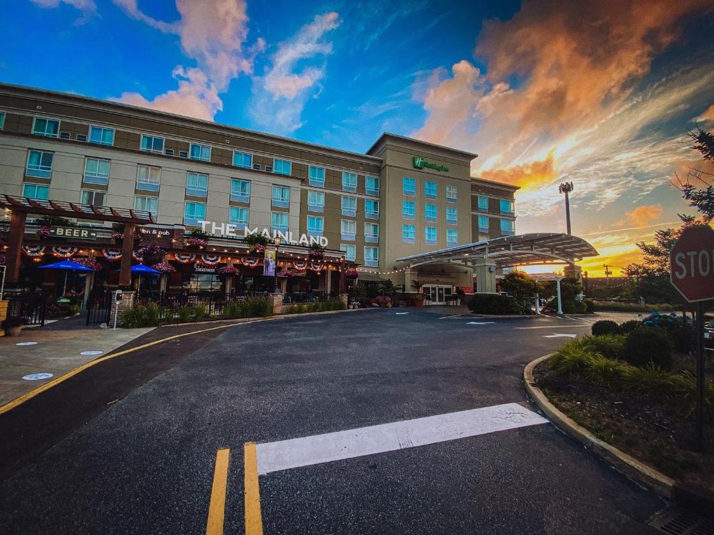 Holiday Inn Manahawkin/Long Beach Island, an IHG Hotel image