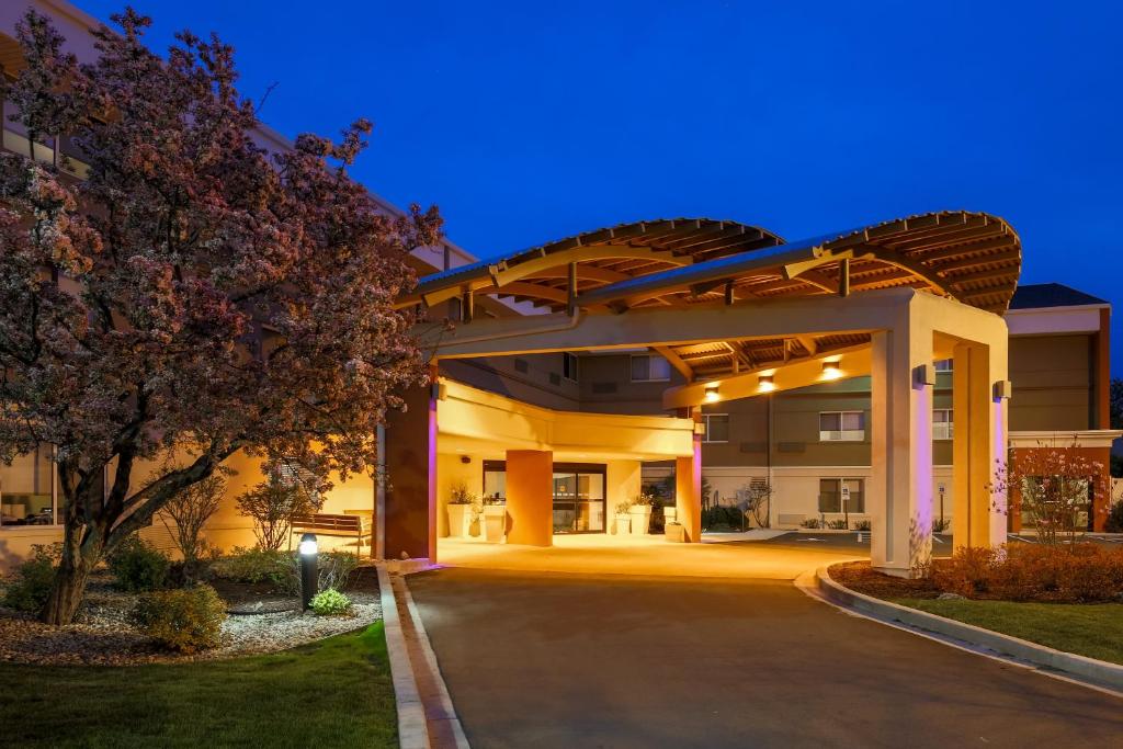 Holiday Inn Express Milwaukee-West Medical Center, an IHG Hotel image