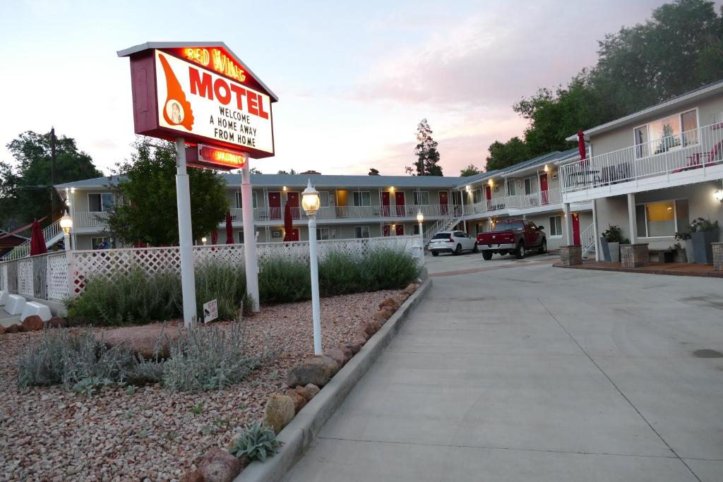 Red Wing Motel image