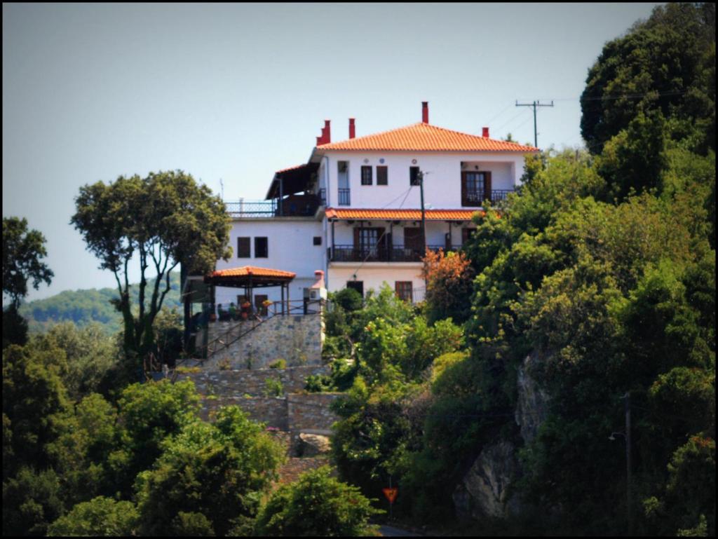 To Limanaki photo 2