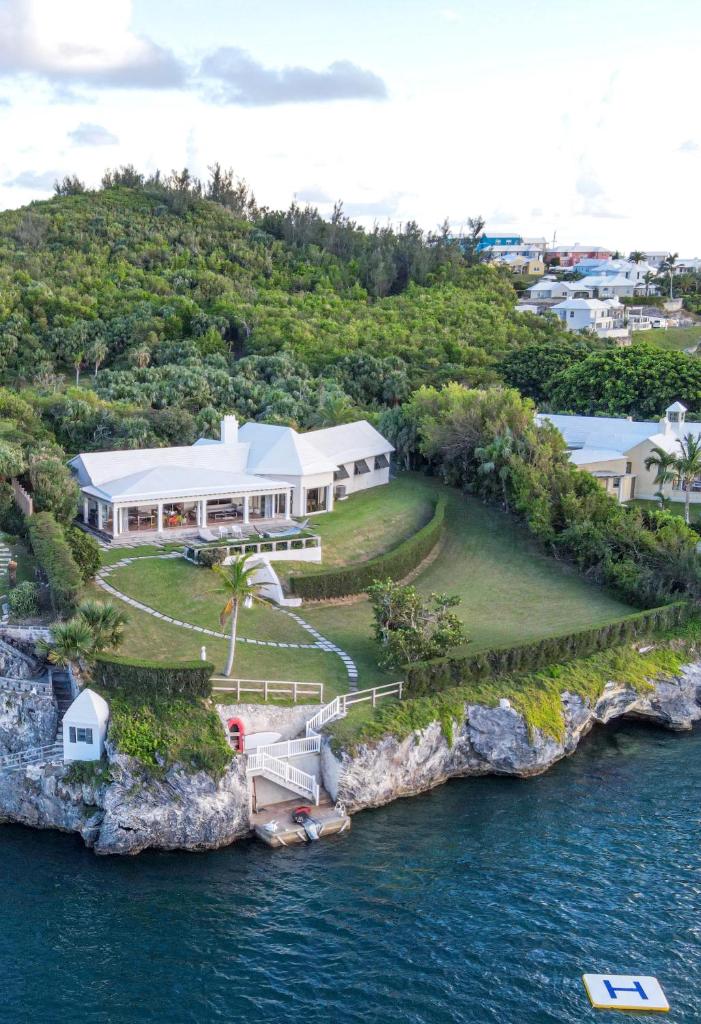 Sound Winds private oceanfront estate with private tennis court & swim dock Property overview photo 1