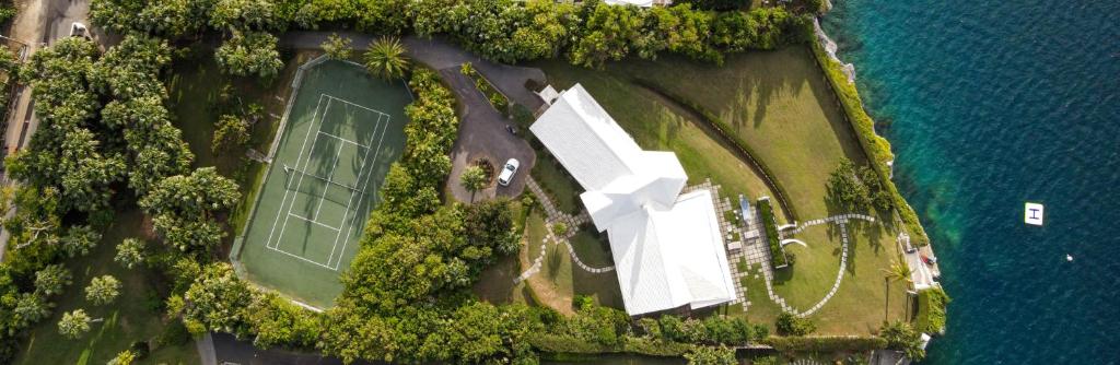 Sound Winds private oceanfront estate with private tennis court & swim dock Property overview photo 2