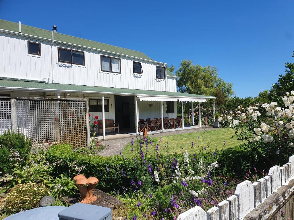 Jacaranda Lodge photo 1