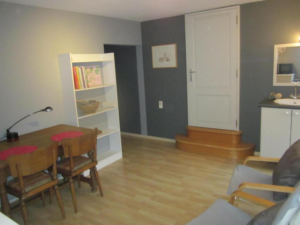 Studio privatif au centre de Lobbes photo 1