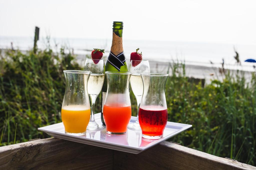 Holiday Inn Resort Oceanfront at Surfside Beach, an IHG Hotel photo 3
