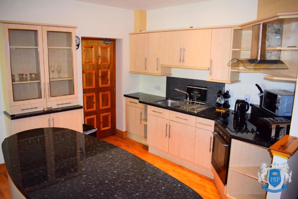 Luxury 2 Bed Serviced Apartment photo 2