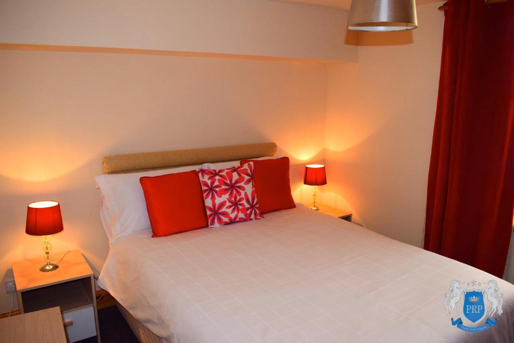 Luxury 2 Bed Serviced Apartment photo 3