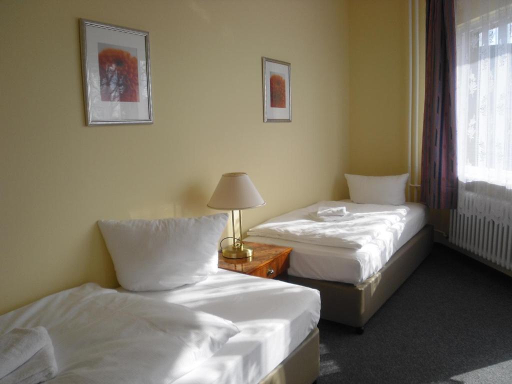 Четырехместный (Четырехместный номер с общей ванной комнатой), Hotel Amadeus Central