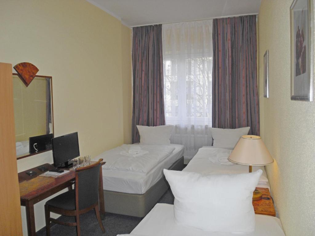 Четырехместный (Четырехместный номер с общей ванной комнатой), Hotel Amadeus Central