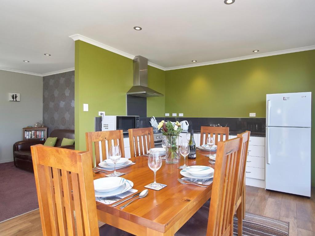 Tiro Treasure - Akaroa Holiday Home photo 3