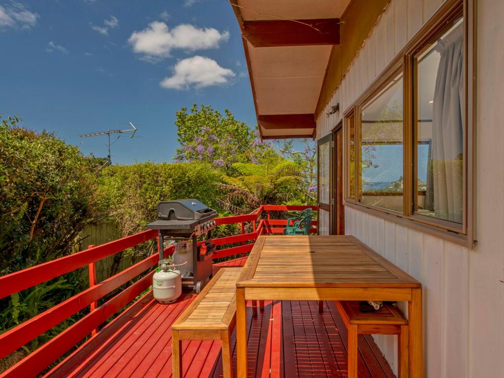 Treetop Bach - Hahei Bach photo 3