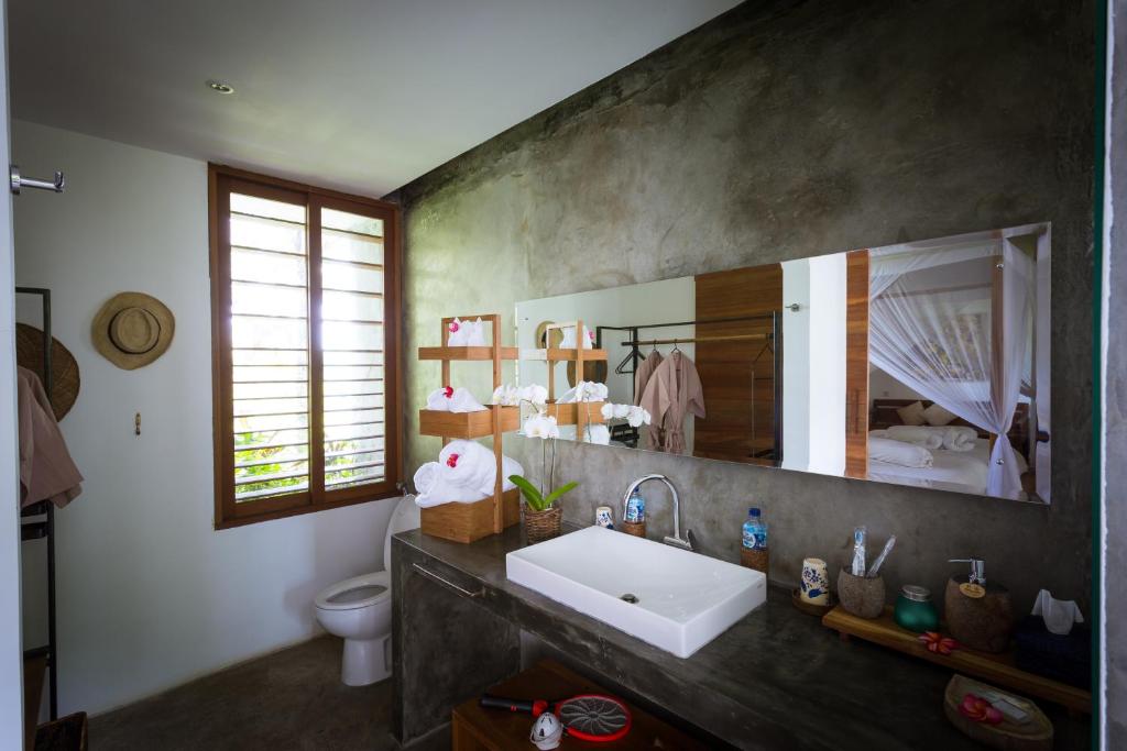 Сьюит (Luxury One-Bedroom Suite with Free Benefit), De Ubud Villas & Spa