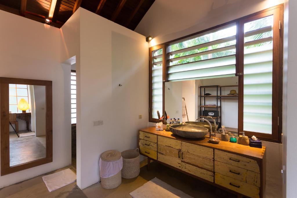 Сьюит (Luxury One-Bedroom Suite with Free Benefit), De Ubud Villas & Spa