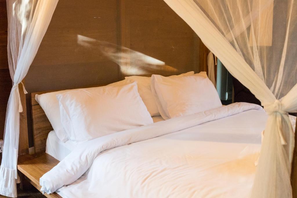 Вилла (Wooden Two-Bedroom Villa and Garden View), De Ubud Villas & Spa