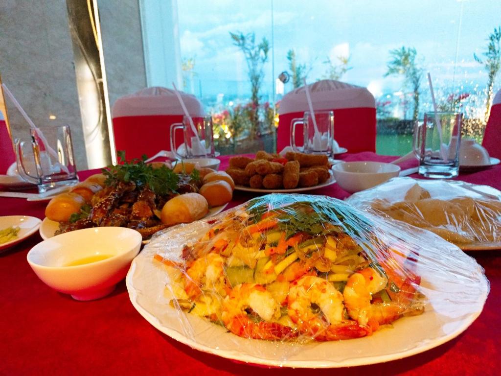 Khách sạn Holiday One Cần Thơ