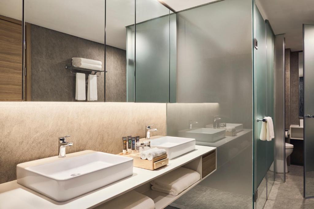Апартаменты (Представительские апартаменты с кроватью размера «king-size»), Novotel Hanoi Thai Ha