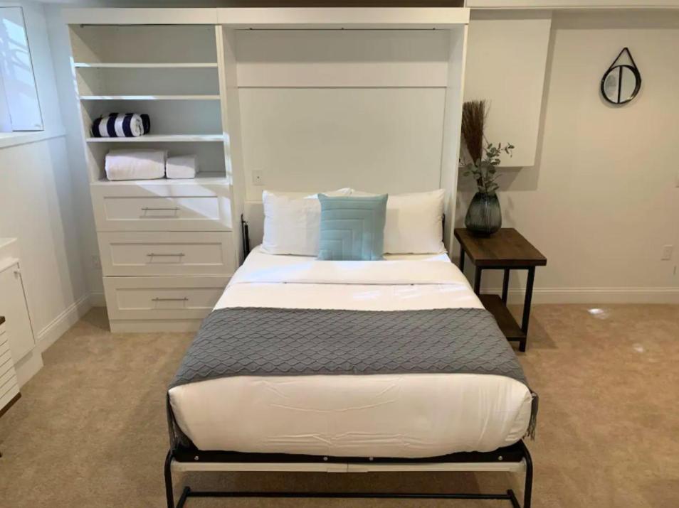 Studio flat in the heart of Downtown Chicago - Tap to explore photos