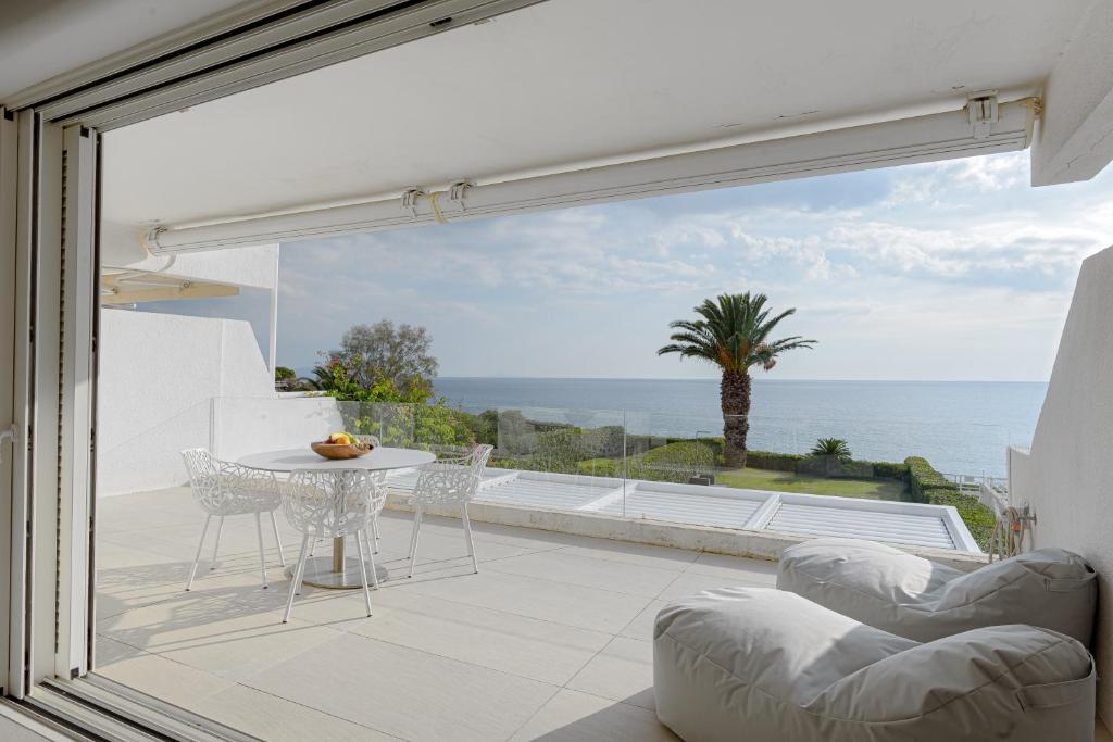Luxurious Beachfront Villa Maira photo 2