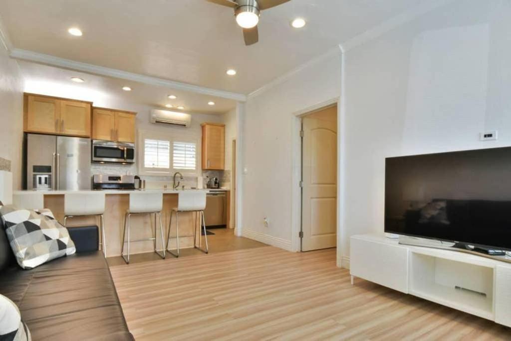 1000#2 Magnificent Beach Home w/ AC & 4K TVs image