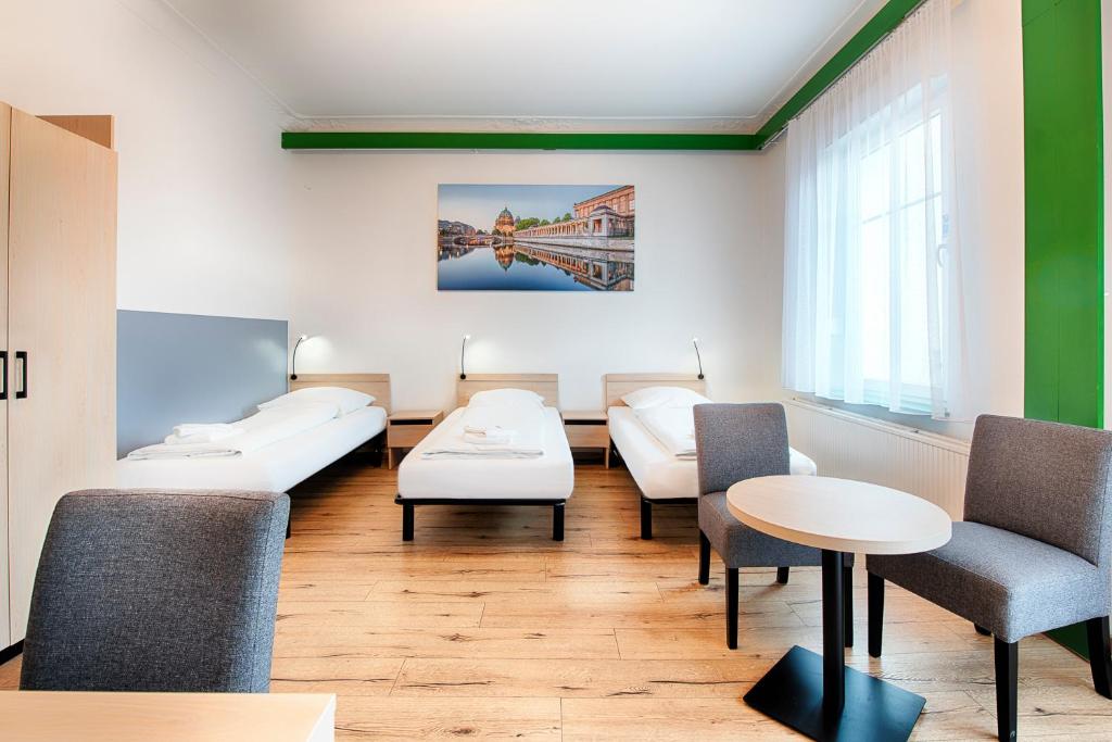Трехместный (Трехместный номер - Дополнительное здание), Hotel B1