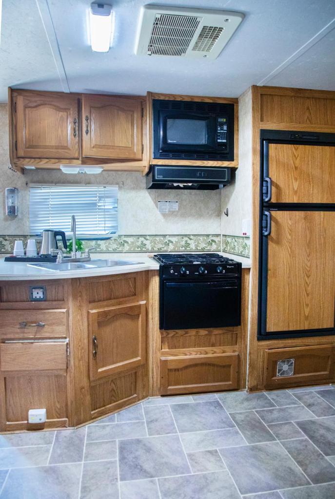 Сьюит (Семейный дом на колесах рядом с пляжем), Кемпинг Caravana Resort