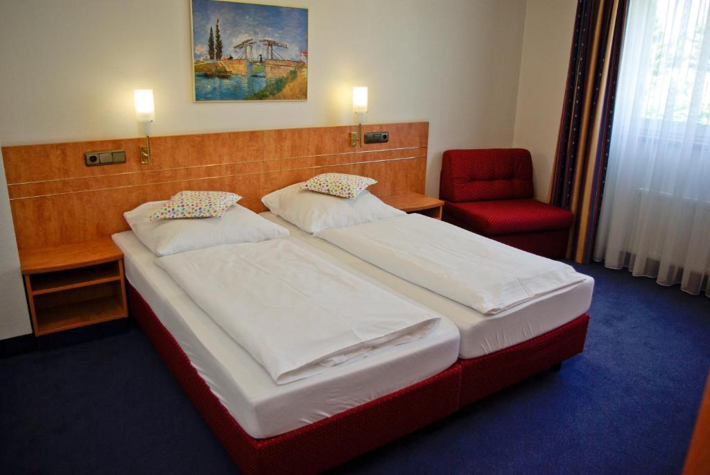 Трехместный (Трехместный номер), Airport BusinessHotel Köln