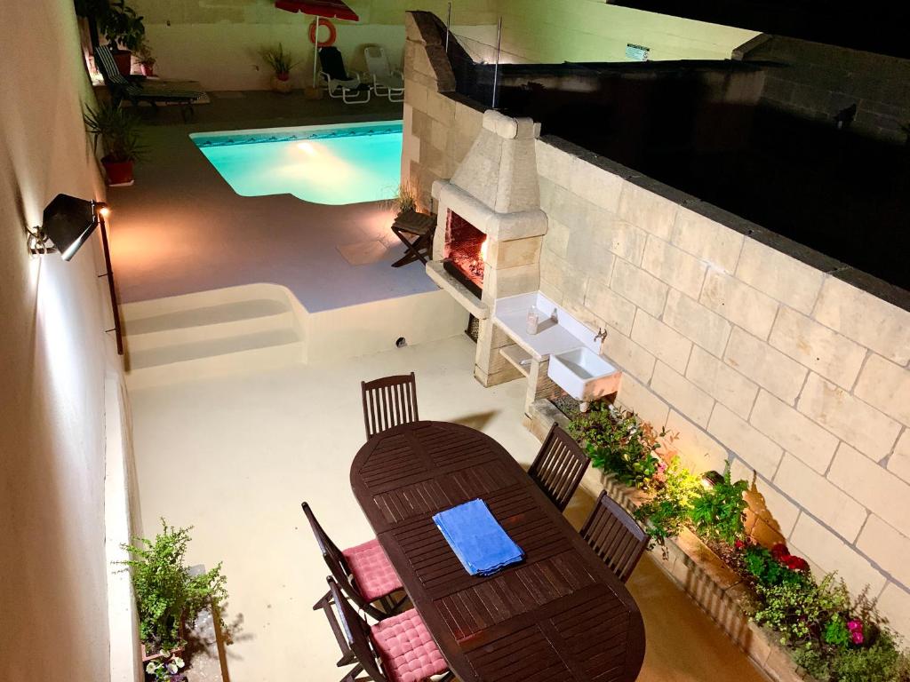 Classic Farmhouse & Private Pool