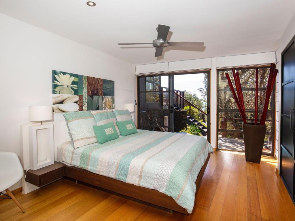 Illaroo Absolute Beachfront with Spa photo 4