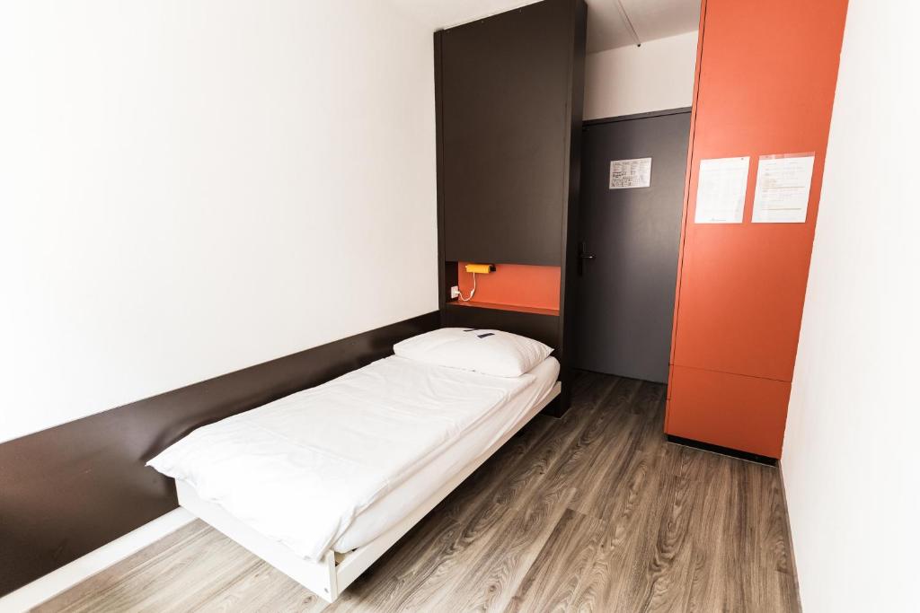 Одноместный (Одноместный номер с общей ванной комнатой), City Hostel Geneva