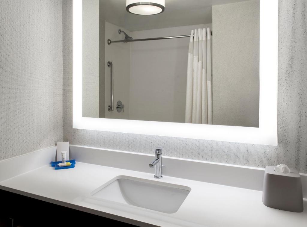 Holiday Inn Express Great Barrington, an IHG Hotel photo 1