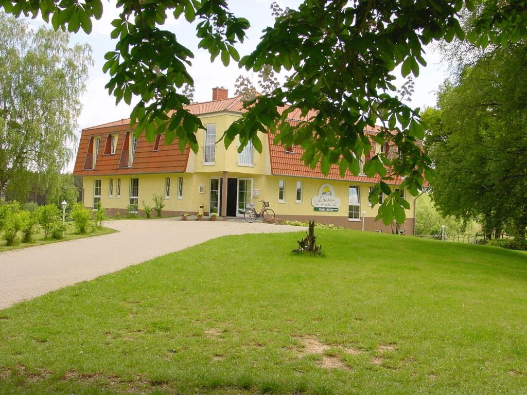 Landhotel Am Peetscher See photo 1