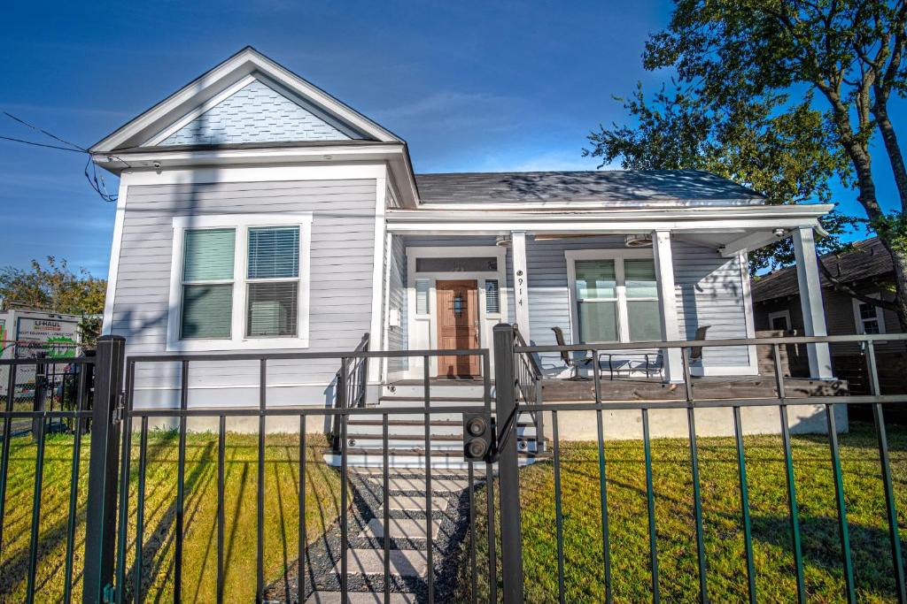 Prosperity Place Remodeled 3br 2ba Near Downtown image