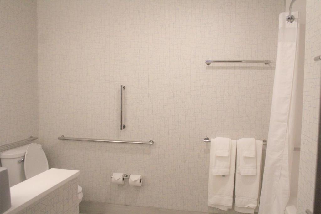 Holiday Inn Express & Suites - Kokomo South, an IHG Hotel photo 2