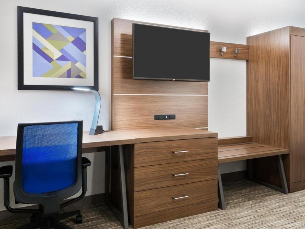 Holiday Inn Express & Suites - Kokomo South, an IHG Hotel photo 1